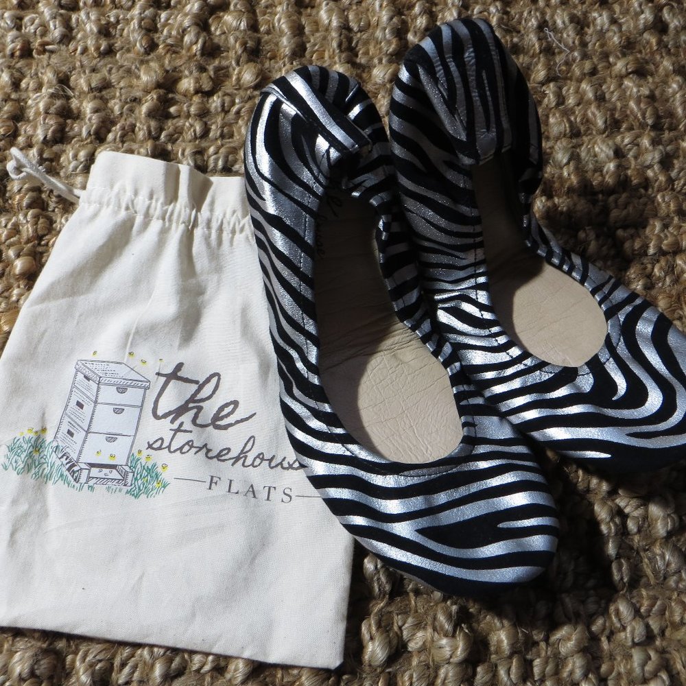 The Storehouse Flats AWESOME! Black & Silver Animal Print Size 9